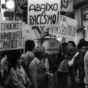 Manifestação do Movimento Negro Unificado (MNU), contra a Lei Afonso Arinos e caminhada por Zumbi no Centro da cidade de São Paulo