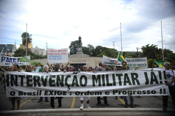 Marcha da Família com Deus pela Liberdade pede intervenção militar no Brasil