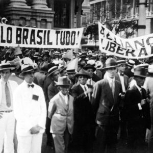 Manifestação popular em apoio à campanha da Aliança Liberal, em frente ao Theatro Municipal, na Cinelândia