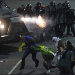 Confronto em frente ao prédio da prefeitura após manifestação